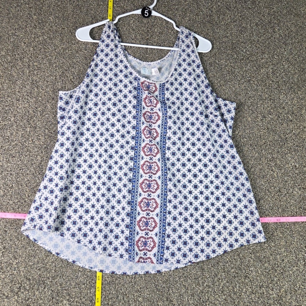 Time and Tru Tank Top Womens XXL 20 White Blue Geometric Medallion Sleeveless
